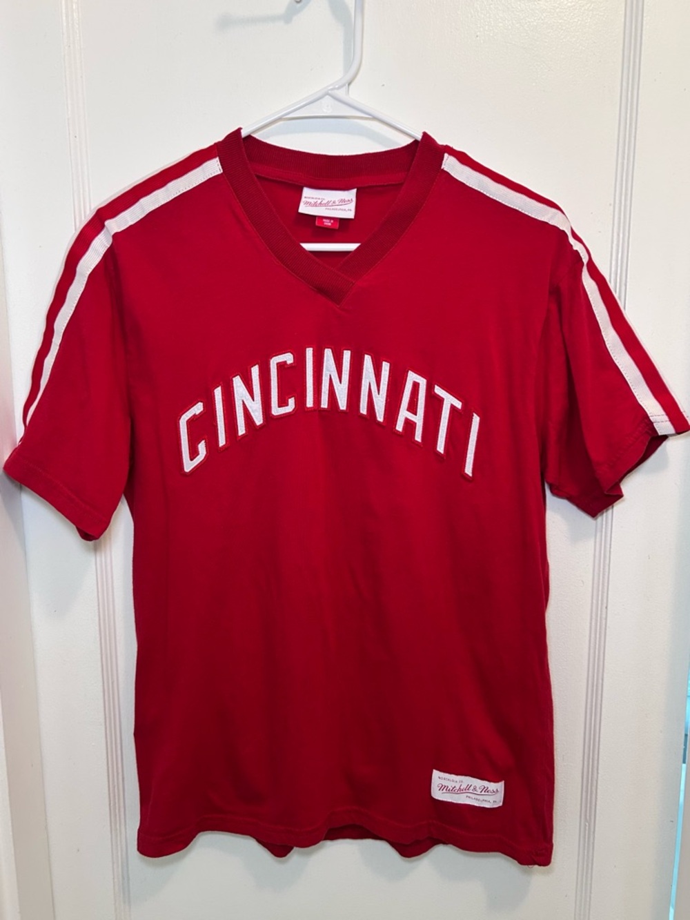 Mitchell & Ness Cincinnati Reds Baseball V-Neck Red Cotton T-Shirt Men’s S